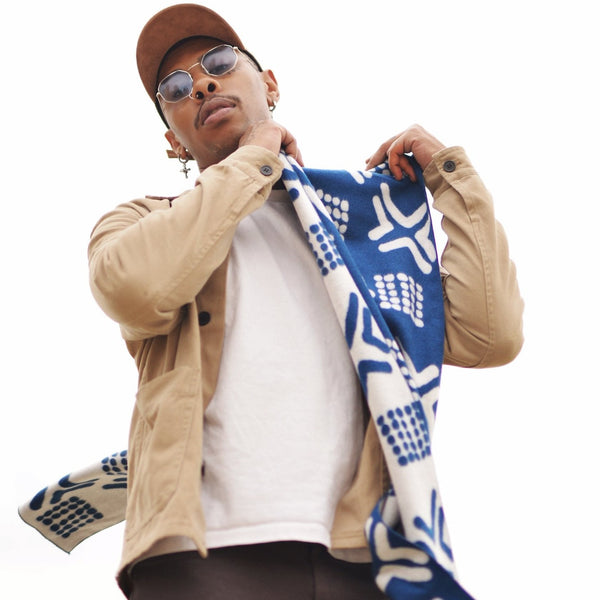 The Mud Navy Scarf Scarf DIOP. 